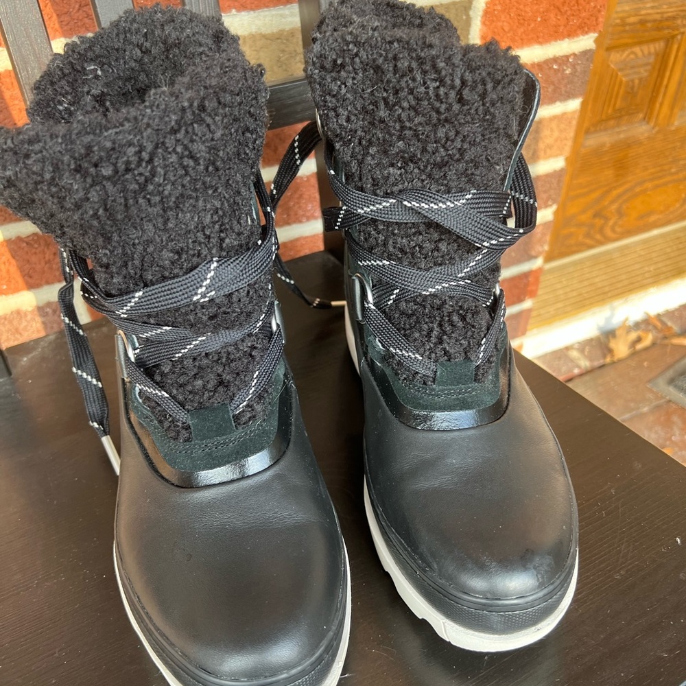 Sorel Snow Boots size 9.5